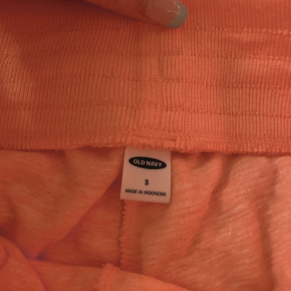 old navy shorts worn once - Picture 3 of 3